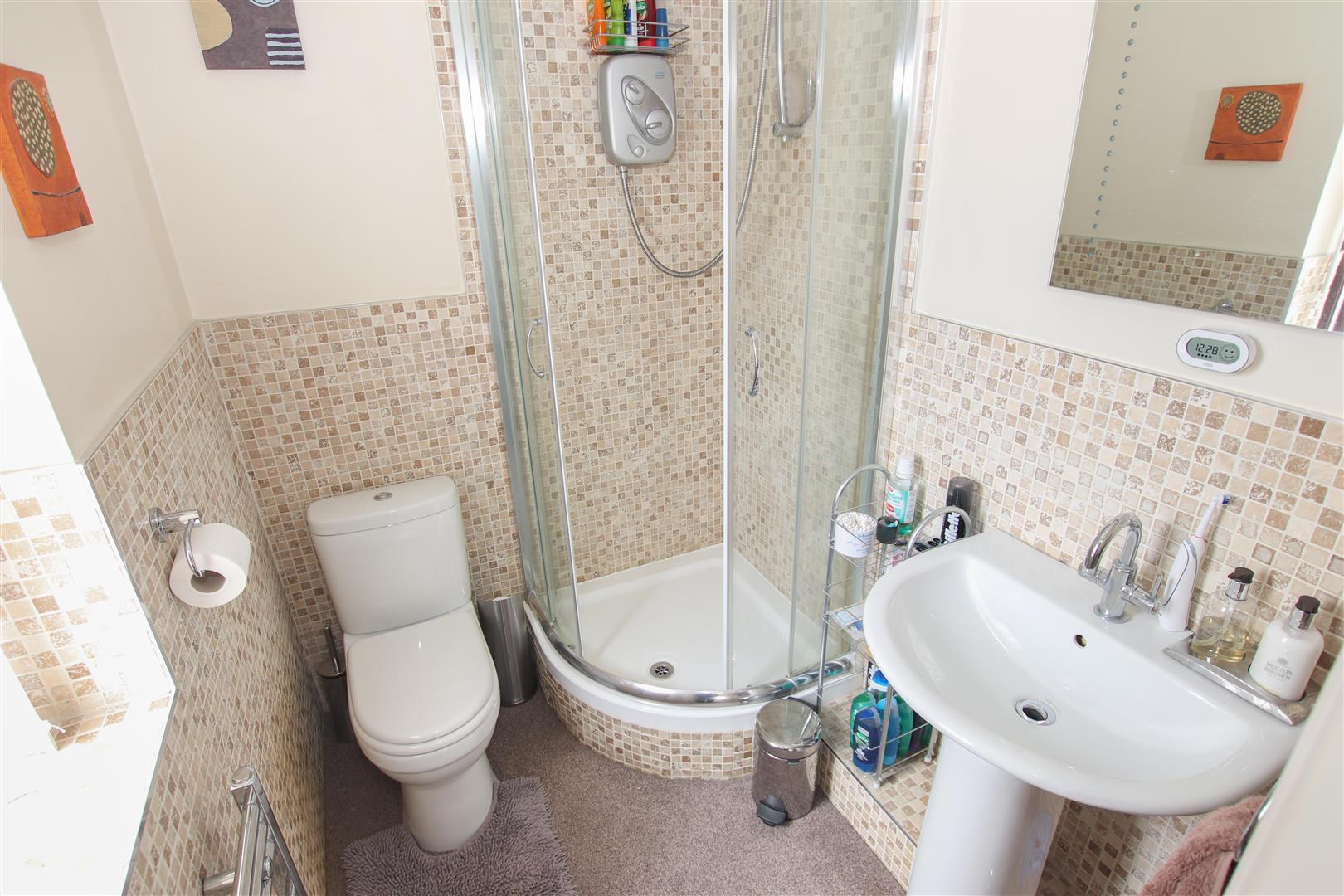 EN-SUITE SHOWER ROOM